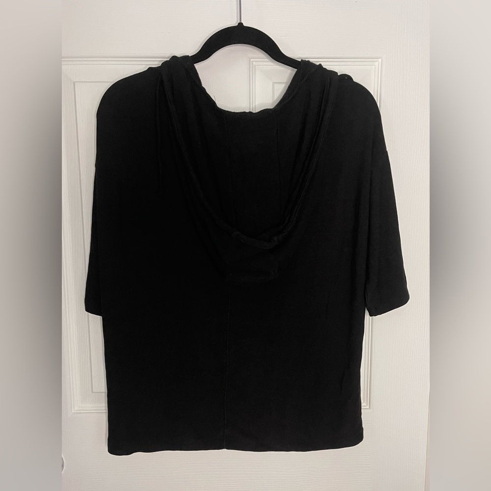 💃 CHASER Black Pullover Short Sleeve Hoodie Sweater Size M - Picture 2 of 3
